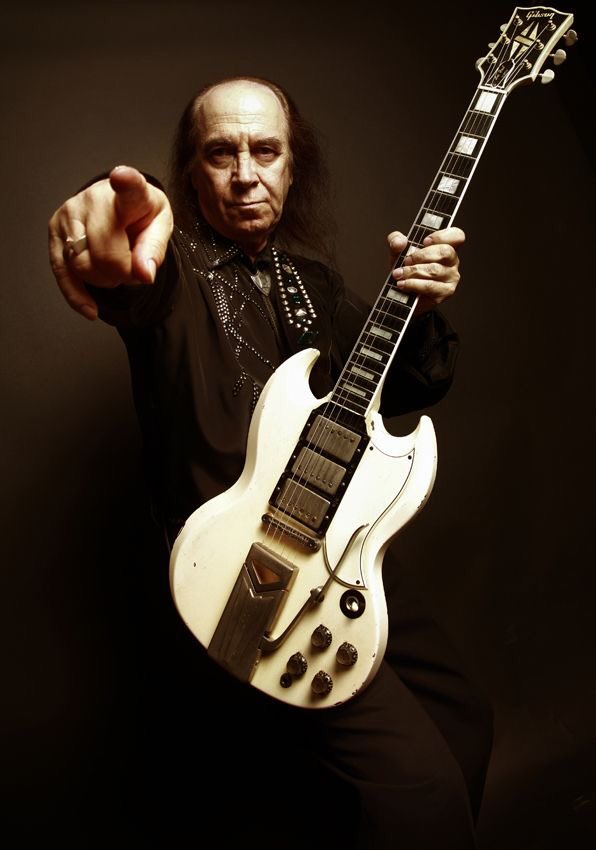 RockandMetalll's tweet photo. Erkin Koray 82 yaşında. 

En sevdiğiniz Erkin Koray şarkısı hangisi? https://t.co/2dnOxXtGHq