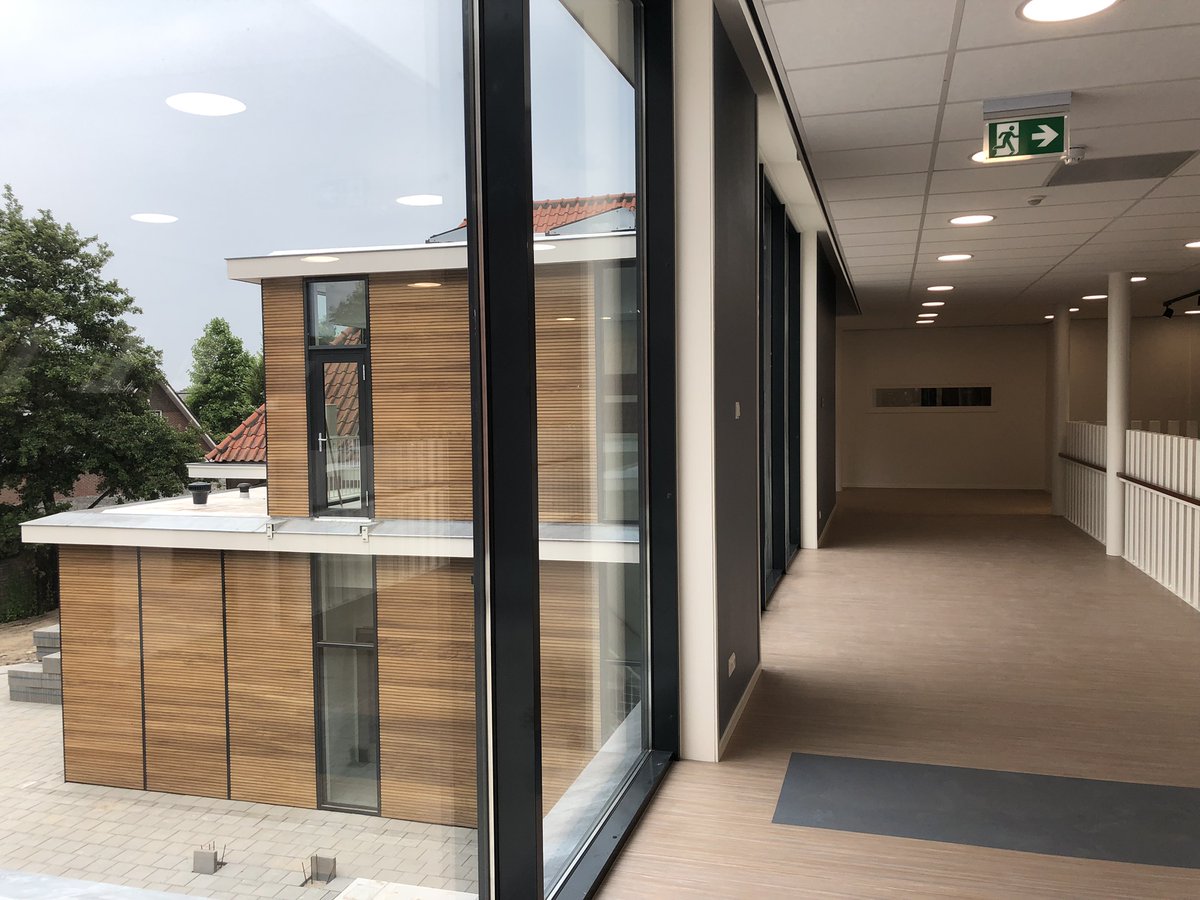 wijzerscholen's tweet photo. Wat een prachtig resultaat: de oplevering van de Bavinck #school is een feit!
#duurzaam #onderwijs #nieuwbouw
#kinderopvang #plusklas #kidslab
#groenschoolplein #continurooster
Je blinkt uit op de Bavinck...
Met dank aan @gembunschoten @bureaubos e.a. https://t.co/6XdQLmNfSP
