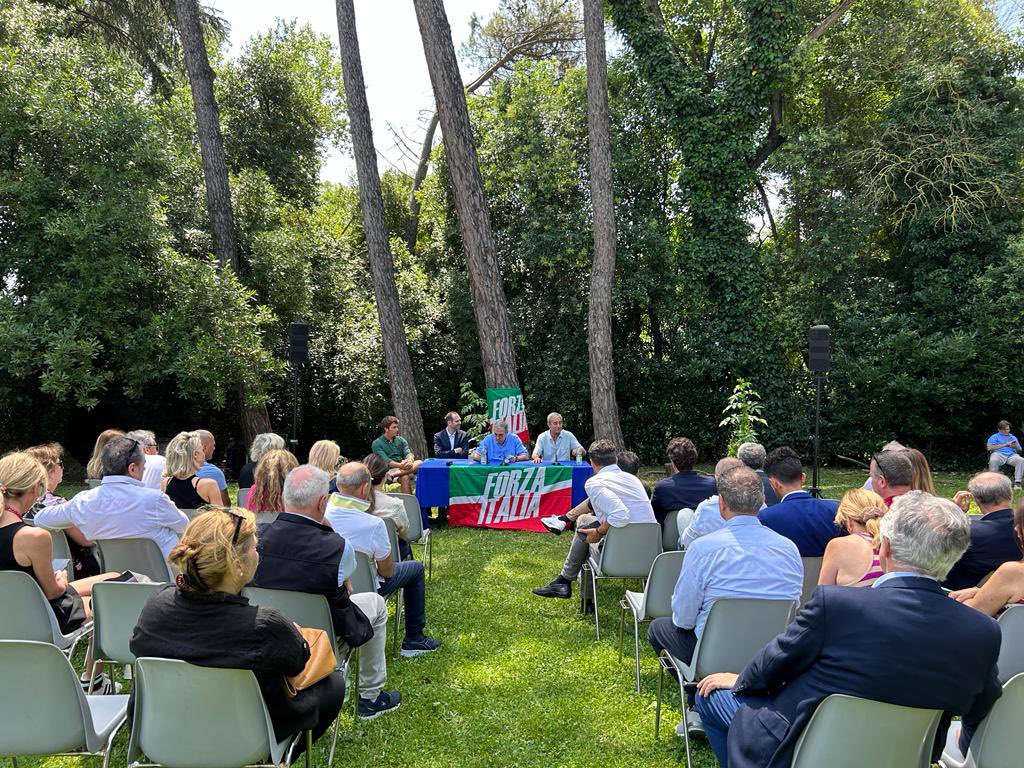 MassaroPiet's tweet photo. Iniziata a #RomaNord la prima #GiornatadelTesseramento di #ForzaItalia.
Noi ci siamo. E voi? 

#aderisciaforzaitalia #forzaitalia https://t.co/dHoMM5NU7W