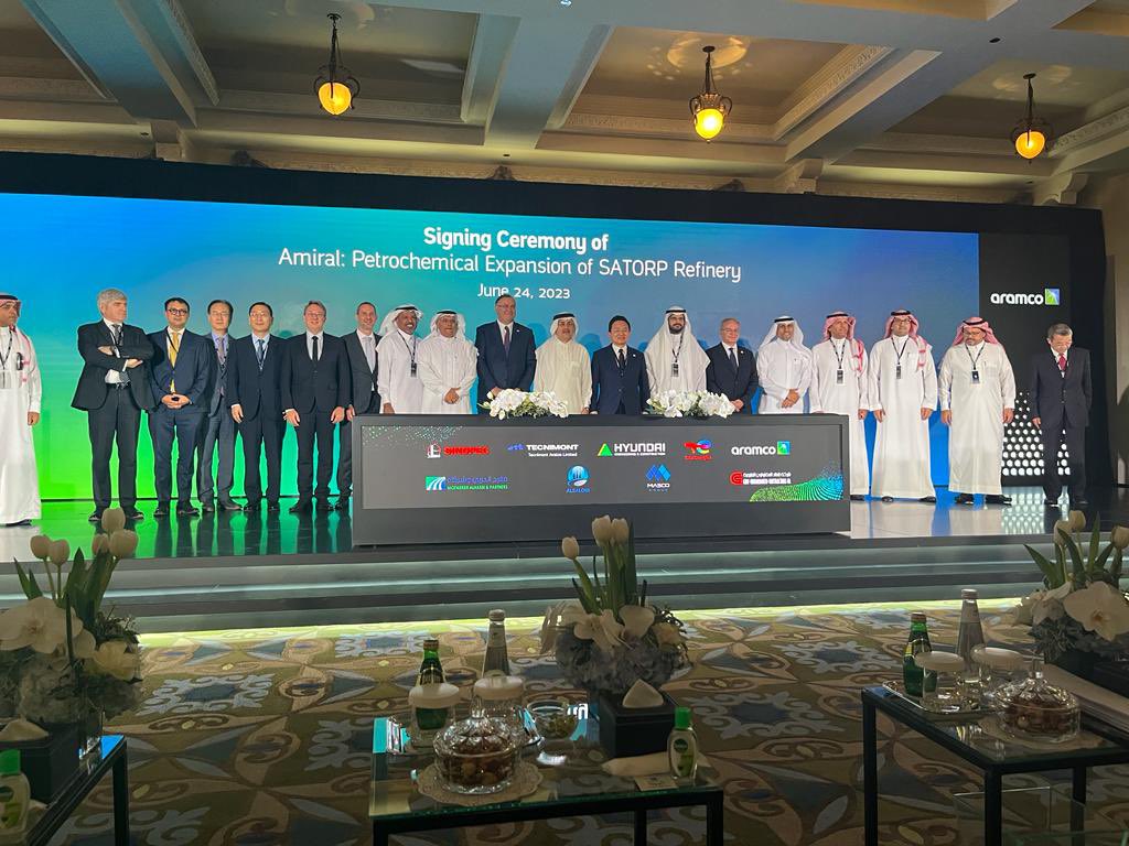 🇸🇦 Today in Dharhan, in the Kingdom of #SaudiArabia, I'm here with Amin Nasser, President & CEO of Aramco, to kick-off construction work for the Amiral project: a world-scale petrochemical complex that will enable high-value production while controlling its environmental impact.…