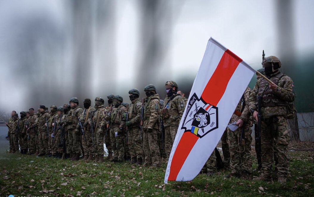 BREAKING:

The Kalinouski Regiment, made up of Belarusian volunteer soldiers fighting against the Russian Army in Ukraine, will make a public announcement to the Belarusian people at 5 pm today.

The traditional white-red-white flag will soon return to Belarus. 

Free Belarus!