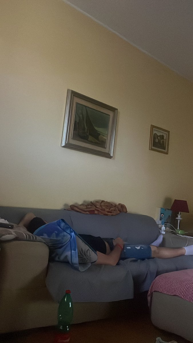 Vai a dormire a casa tua barbone