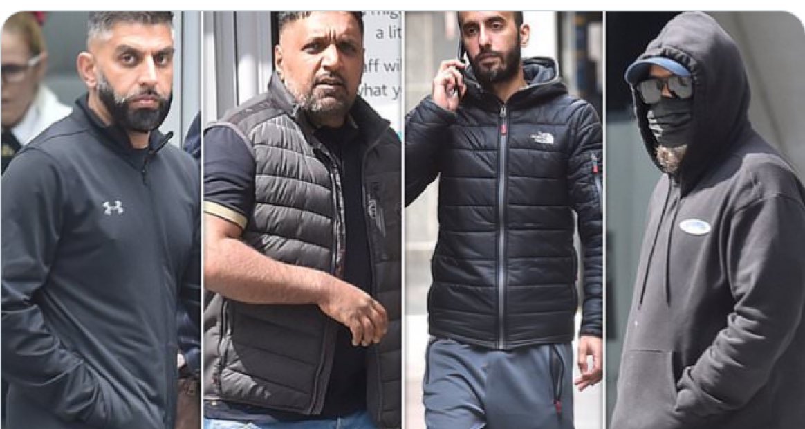 crimeclogs's tweet image. Het proces tegen 10 Pakistaanse #moslim mannen, beschuldigd van 74 verkrachtingsdelicten; sommige slachtoffers waren nog maar 12 jaar oud

1-Sheraz Hussain
2-Khalid Mahmood
3-Shakeel Ahmed
4-Mohammed Zahed
5-Neveed Anwar
6-Gulnawaz Khan
7-Arshad Mohammed
8-Irfan Qurban