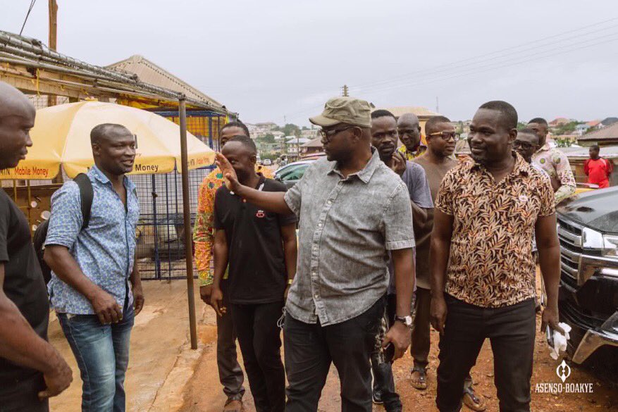 Following the news of the heavy downpour that claimed two lives at Owabi river on Wednesday in my constituency, I took the opportunity to visit the bereaved family to commiserate with them and assure them of my unwavering support during this difficult times.