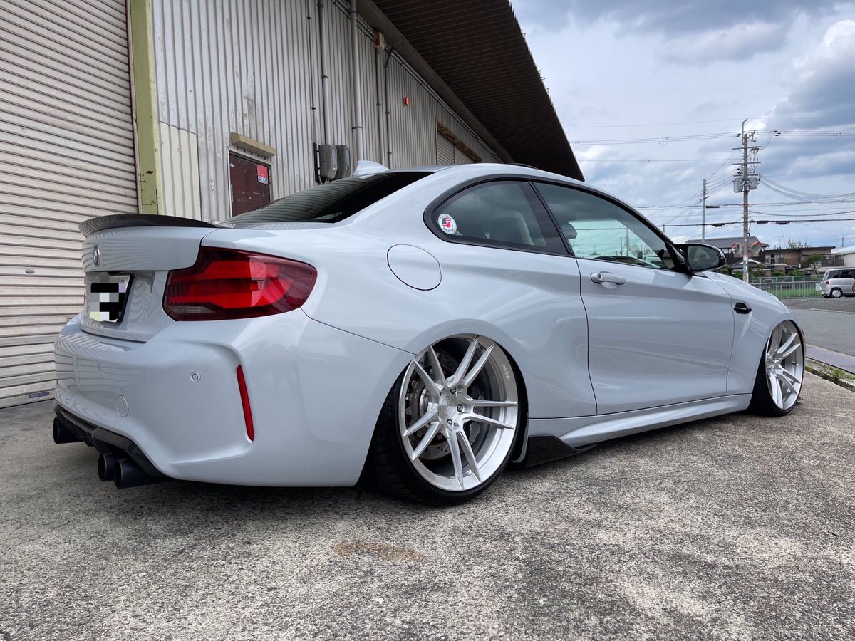 APgarageJP's tweet photo. M2コンペティションにニューマテックエアサス取付🛠
半年ほど前に弊社オリジナル車高調を取付させてもらった車両ですが周りのエアサス勢に感化されて今回エアサス化を決行
若手ユーザーを盛り上げてくれる頼もしいお客様です https://t.co/EhWGVYPgM3