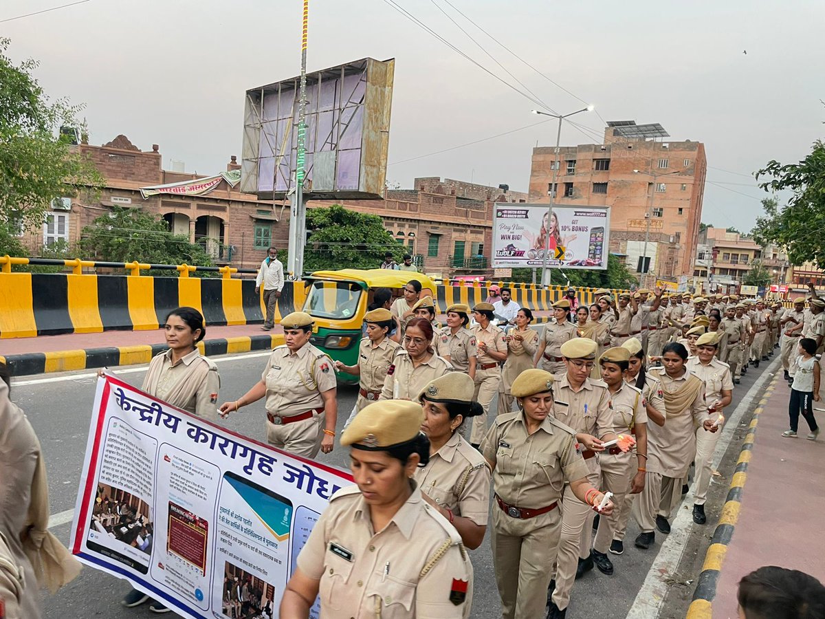 Niteshsenjdpr's tweet photo. वर्दीधारी सड़को पर, अब तो जागो सरकार @RajCMO @ashokgehlot51 @CMHelpdesk @PoliceRajasthan https://t.co/i5tcYbyGYo