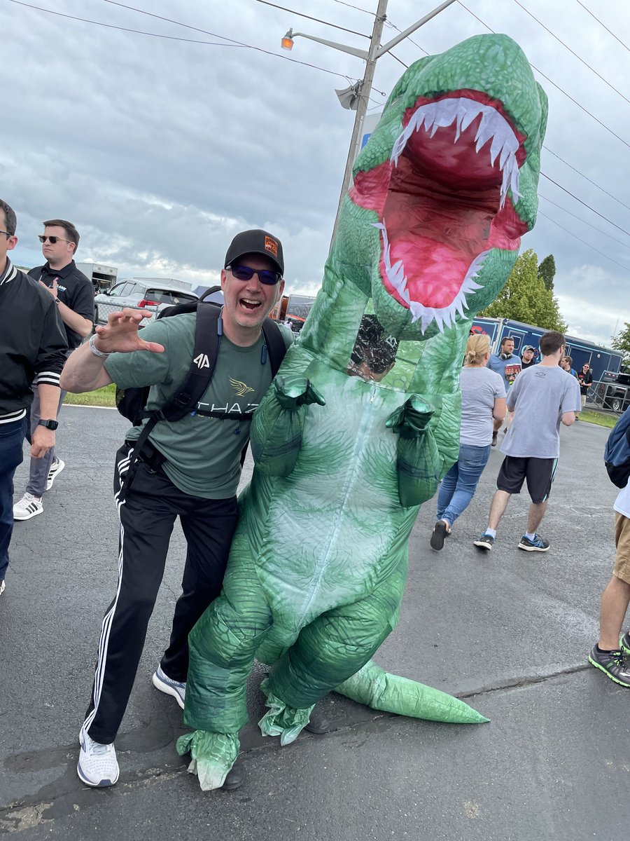 BrightBlueStang's tweet photo. Met another celebrity in the paddock #GT3Rawrrr https://t.co/MiDLAtC7Ns