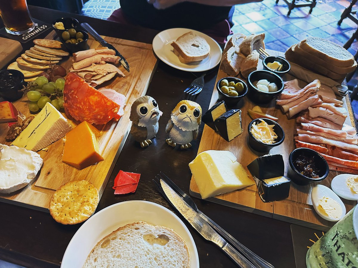 Today we joined hooooman enjoying a great cheesy feast! #Porg #Food #Cheeseboard #PorkPie #TheOldWindmill #StarWars #TheRiseOfSkywalker #TheLastJedi #PabloThePorg