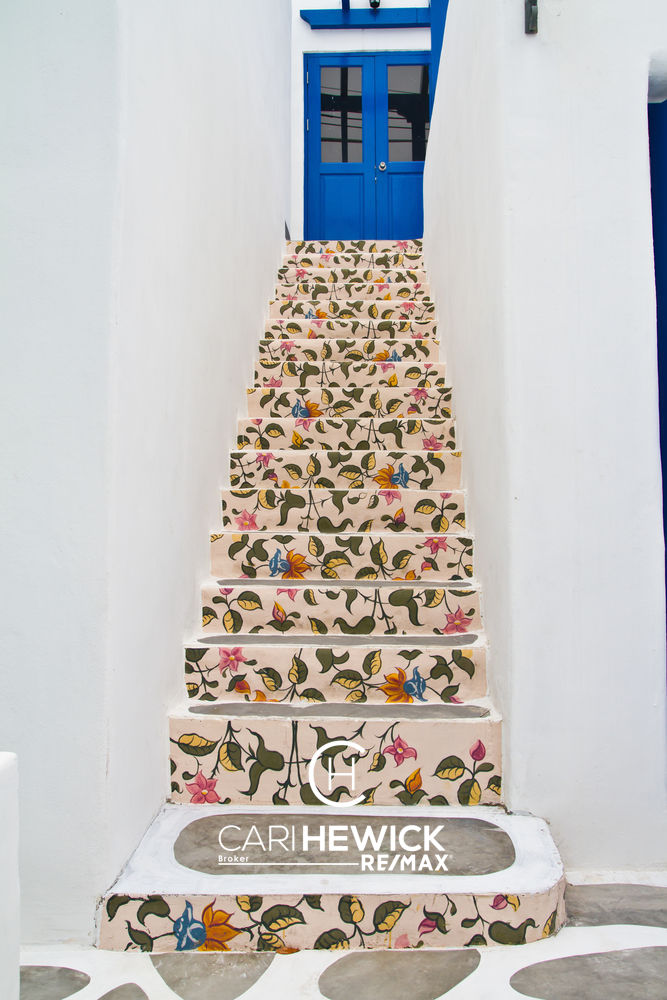 CariHewick's tweet photo. These stairs look like something you'd stumble upon in Greece. It's a shame that more staircases aren't decorated at least a little bit. The same could be said for that fun, blue door! Everything about this entrance is fun, cheery, and bright. Any... https://t.co/gFYL8fCHE3 https://t.co/bYgrlNqome