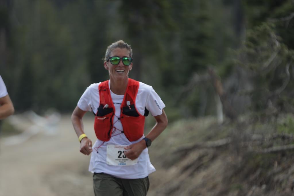 Courtney Dauwalter continues to lead #WS100 at Robinson Flat (mile 30). Running smooth in 5:06 elapsed.