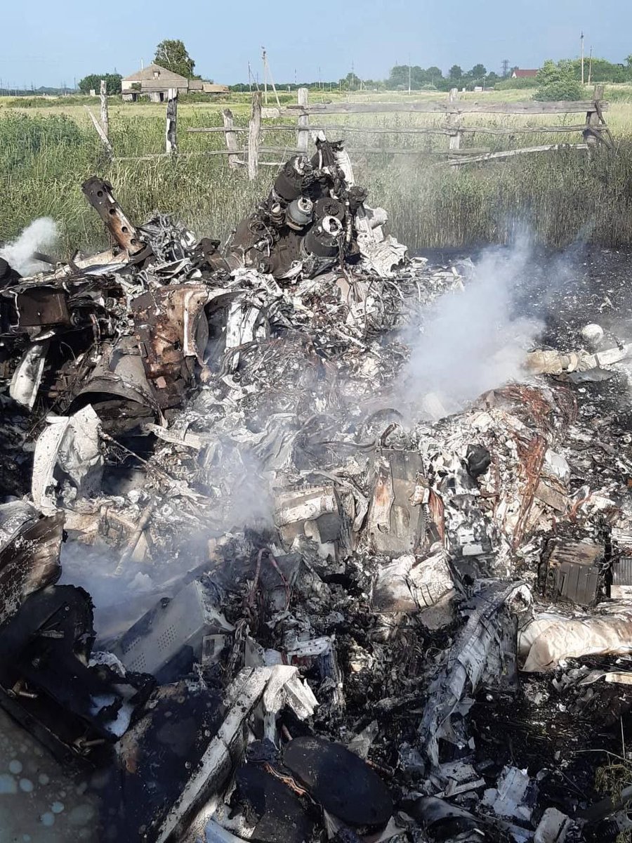 RussiaVsUkrain's tweet photo. publishes footage of the wreckage of the Ka-52 helicopter, which, as stated, was shot down by #Wagner PMC in Voronezh

The crew is reported to have died.

+ Retweet♻
#WagnerGroup #Wagner #Moscow #Titanic #RussiaIsCollapsing https://t.co/bpDDa2s7G8