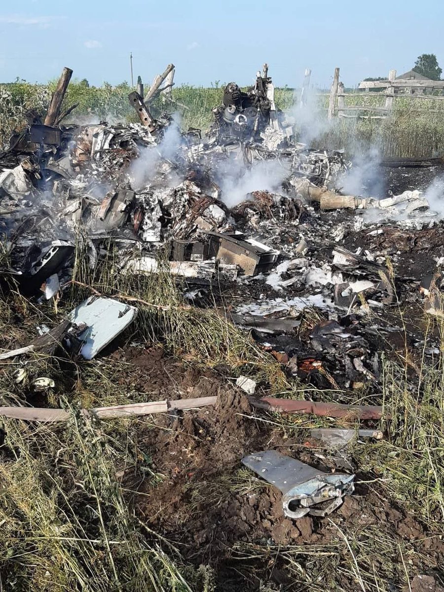 RussiaVsUkrain's tweet photo. publishes footage of the wreckage of the Ka-52 helicopter, which, as stated, was shot down by #Wagner PMC in Voronezh

The crew is reported to have died.

+ Retweet♻
#WagnerGroup #Wagner #Moscow #Titanic #RussiaIsCollapsing https://t.co/bpDDa2s7G8