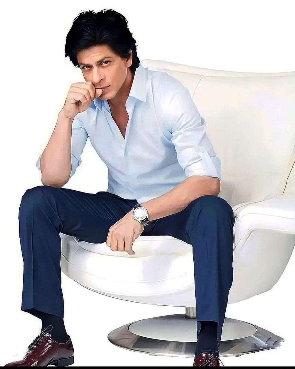 SrkJyochhna555's tweet photo. Celebration of 31 years of baadshah in Bollywood....##iamstk.., love u j**n.... King 👑 Khan...❤️🖤❤️👑❣️ https://t.co/Q60UUpkeXN