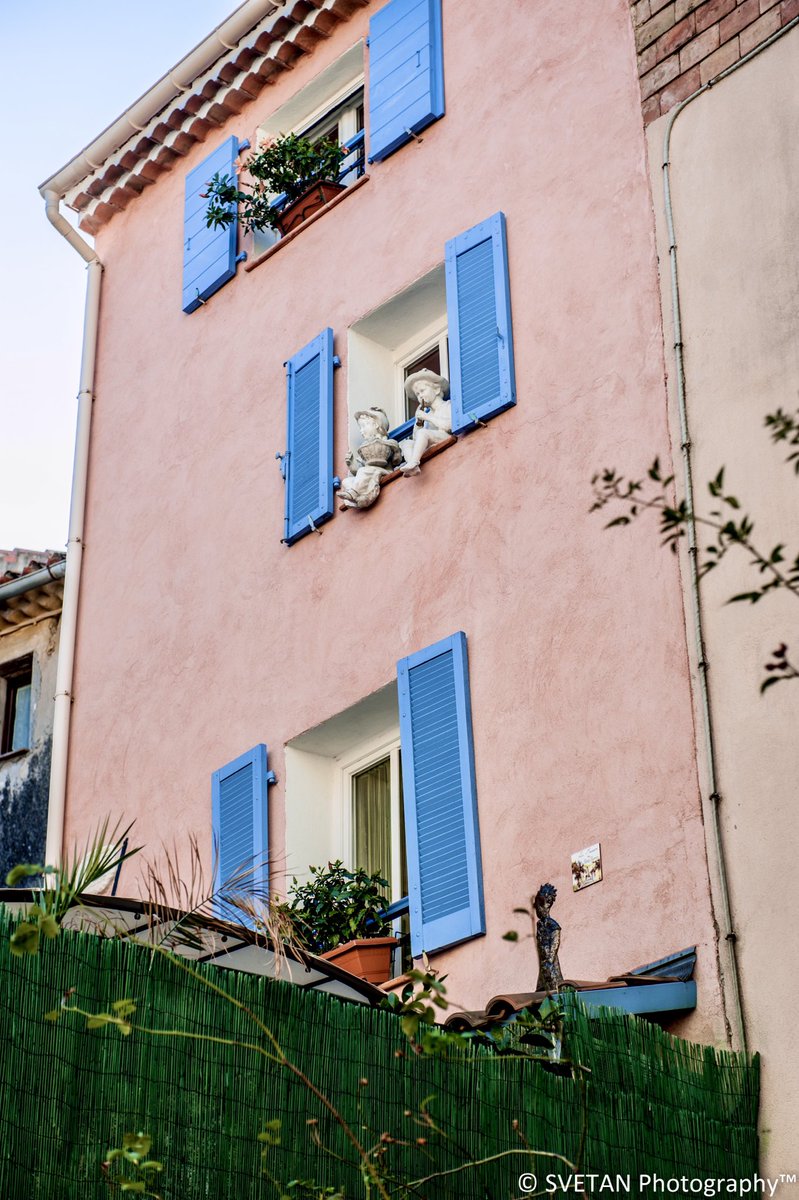 Windows Of Provence 🇫🇷🎶🎵✨ #France #CotedazureFrance #Toulon #Nikon #nikonphotography #Svetan #SvetanPhotigraphy