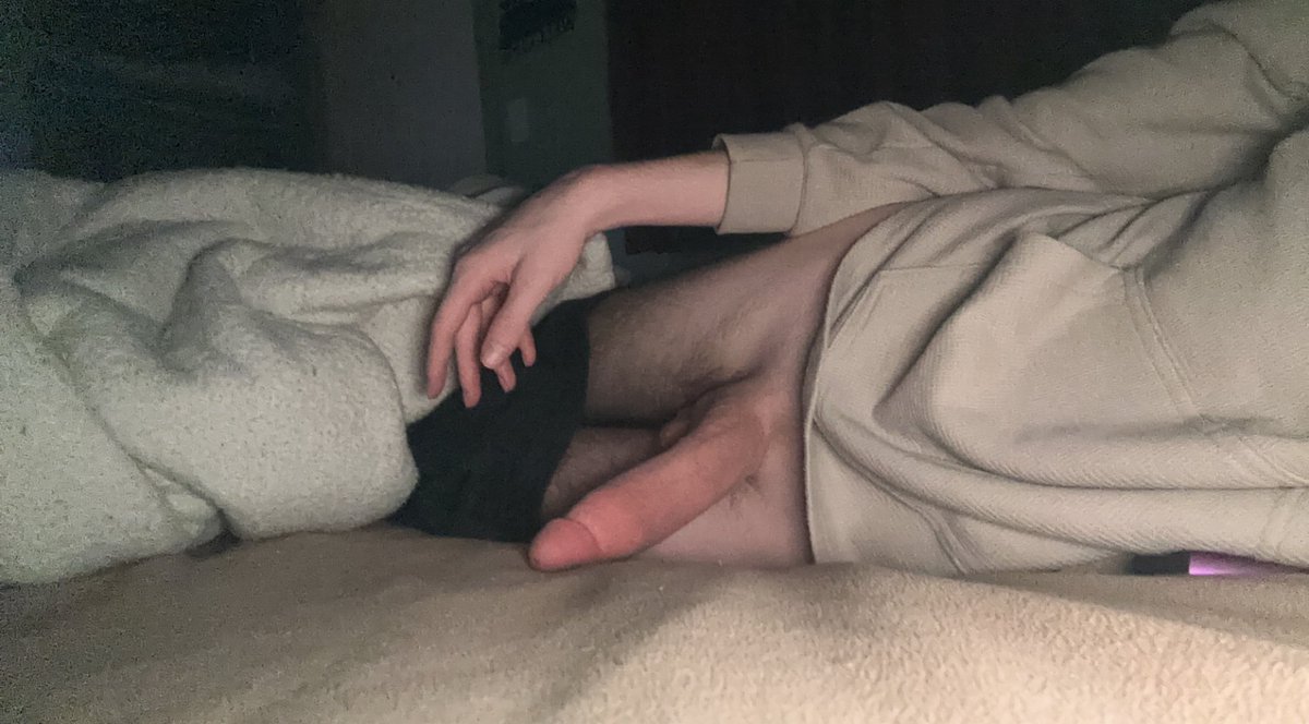 DamienDula03's tweet photo. Cuddles lol https://t.co/Do5UhJeuE1