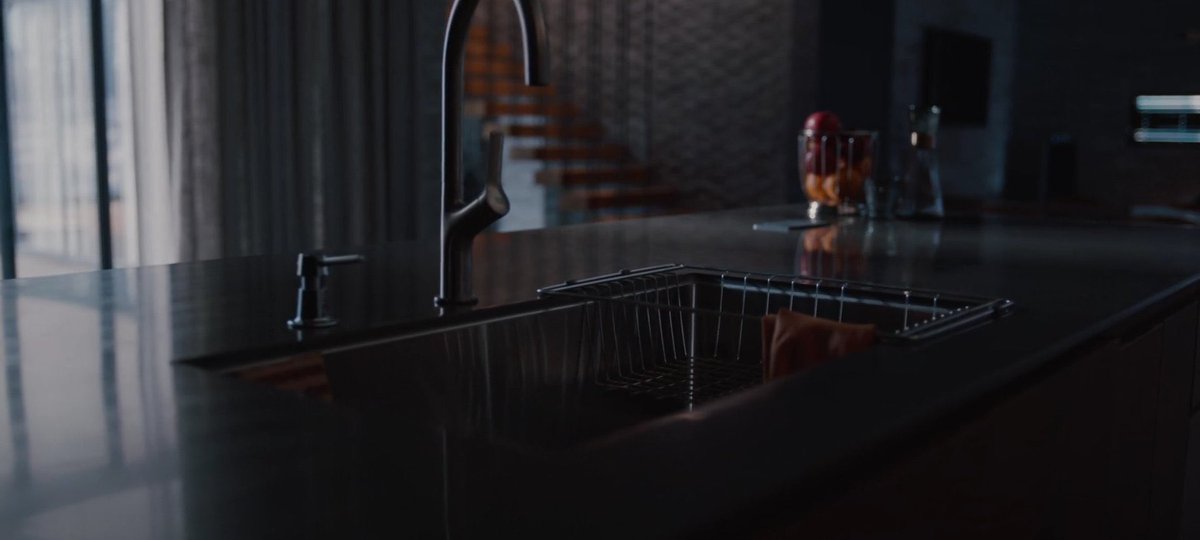 dpretentiousrdr's tweet photo. Goodness. The mood of the picture, the selection of color grades, the technique, the shooting angle are all great. Definitely beautiful and eye-catching. Cinematography was really good! #LiesHiddeninMyGarden https://t.co/92MEHFMW7m