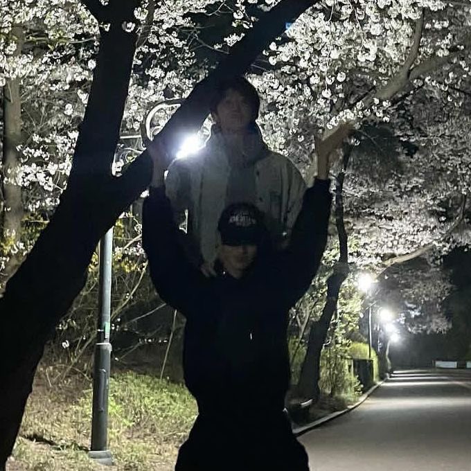 kizsngchl's tweet photo. understand | #junhaoau
en donde hao se considera una persona cerrada e inferior para lograr encajar con alguien
o donde jun siente curiosidad y atracción por el chico que se topó en el parque https://t.co/TX6EyJdibw