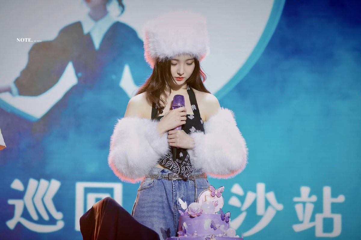 yiwhaaatm's tweet image. —— ด.ญ.พรนับพัน 26 ขวบ👧🏻

ขอให้เป็นอีกปีที่ดีมากๆของเนเน่ ปีที่แล้วได้เห็นมุมของศิลปินเดี่ยวไปแล้ว ปีนี้เรารอคุณนางเอกเจิ้งหน่ายซินนะ! สำคัญที่สุดอย่าลืมทานข้าว นอนเย้อะเยอะ รักคับ💜🌻🎂
 
                       “我们一起慢慢走”

@nnenevader 
Happy 26th Nene Day
#พรนับพันมาแน่