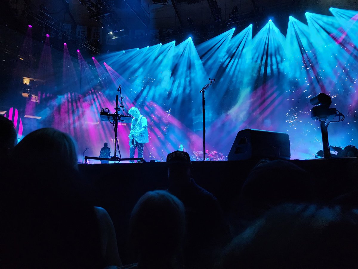 SWLcumbercookie's tweet photo. @GuitarGuyHaner My dad got the good ones since he was able to stand more still in the crowd, but I got a few! First time I've seen them since I was a young teen and it was amazing! https://t.co/QPngR6kjbr