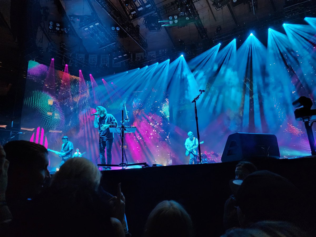 SWLcumbercookie's tweet photo. @GuitarGuyHaner My dad got the good ones since he was able to stand more still in the crowd, but I got a few! First time I've seen them since I was a young teen and it was amazing! https://t.co/QPngR6kjbr