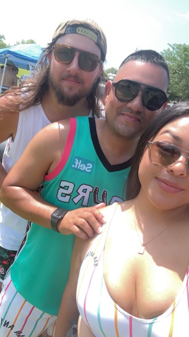 RealSpurnandez's tweet image. #SpursTwitter Shenanigans 🛟😎🥂 @SellWithStephh @dakmitch #PorVida