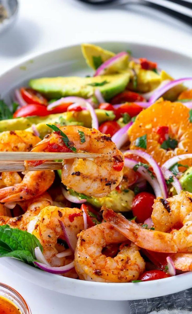 👉Grilled Shrimp Avocado Salad 
🔗bit.ly/31oPuaj 

Sweet and spicy #Grilled #Shrimp with creamy avocado, tomato and onion salad coated in a vibrant citrus dressing. Gluten free, dairy free, keto, offers good fats and protein.
