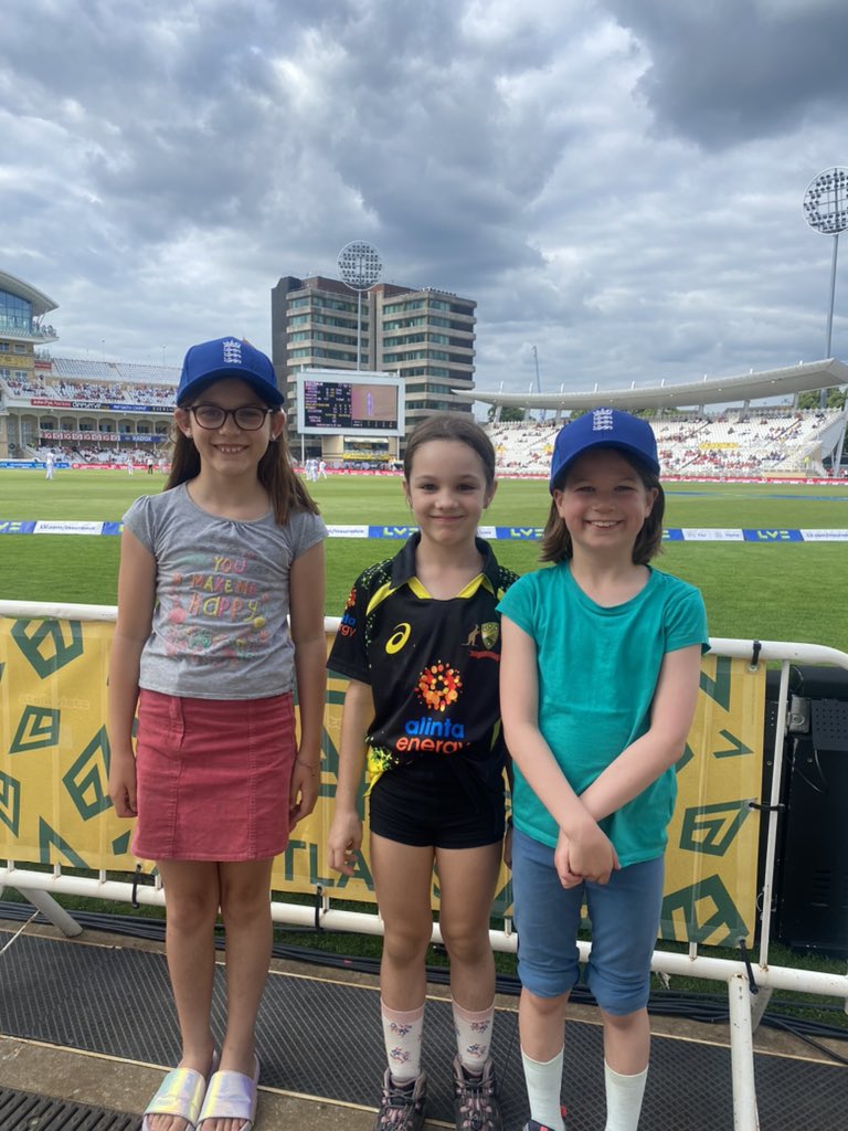 AusWomenCricket's tweet image. Frenemies 😆 @englandcricket 

#Ashes