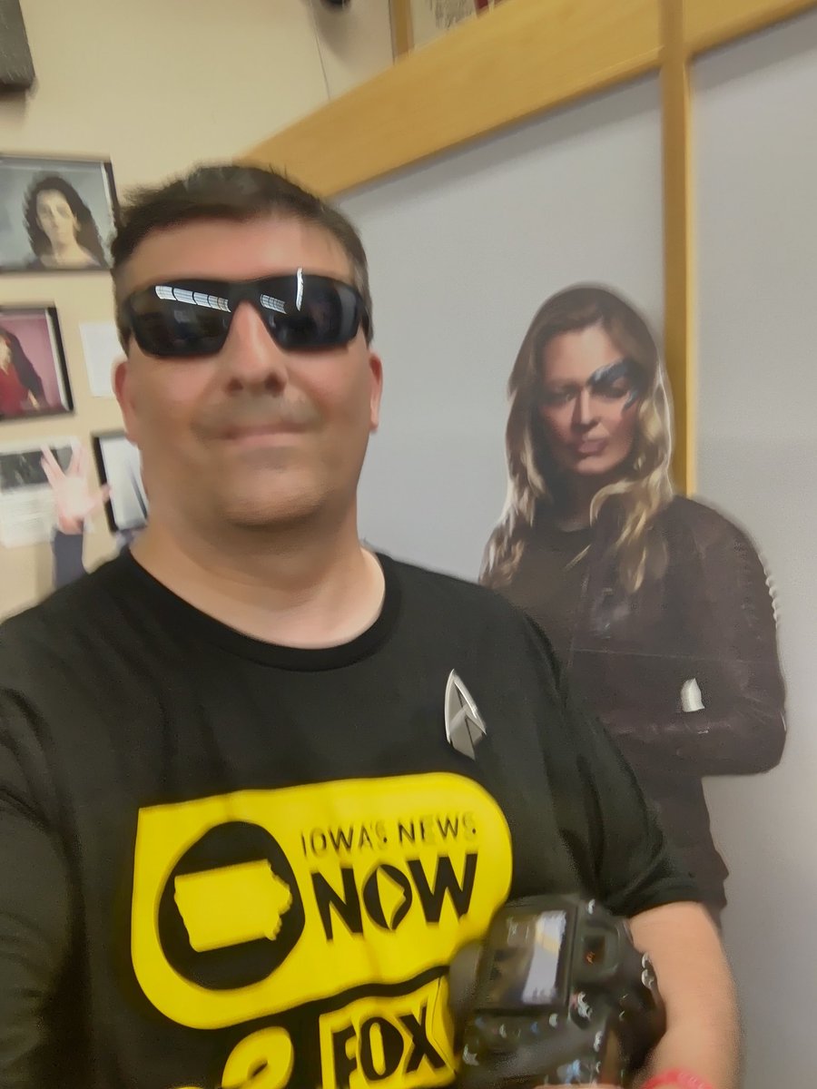 tbweig's tweet photo. Hey @JeriLRyan. Does two Sevens make a Fourteen? Wish you were here! #TrekFest #Iowa https://t.co/oCtnFoXdWM
