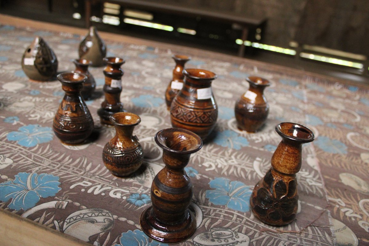 LEKMAK01's tweet photo. The Eastern Highlands Cultural Center in Kainantu established in 1981 is one of the few places that actively produces pottery. It's also one of a few places in PNG that actively make sheep wool rugs by hand. https://t.co/s0ZKiOhKAG