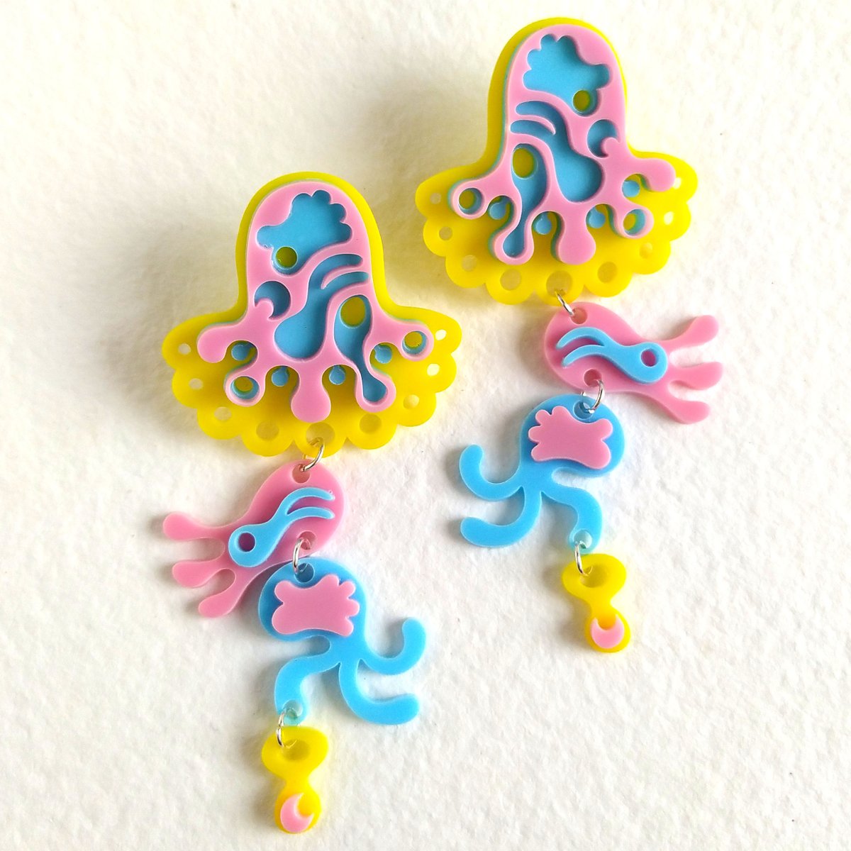 Earrings inspired by virus and bacterias.  Laser cut acrylic assembled by hand. 
They are very bouncy and fun!