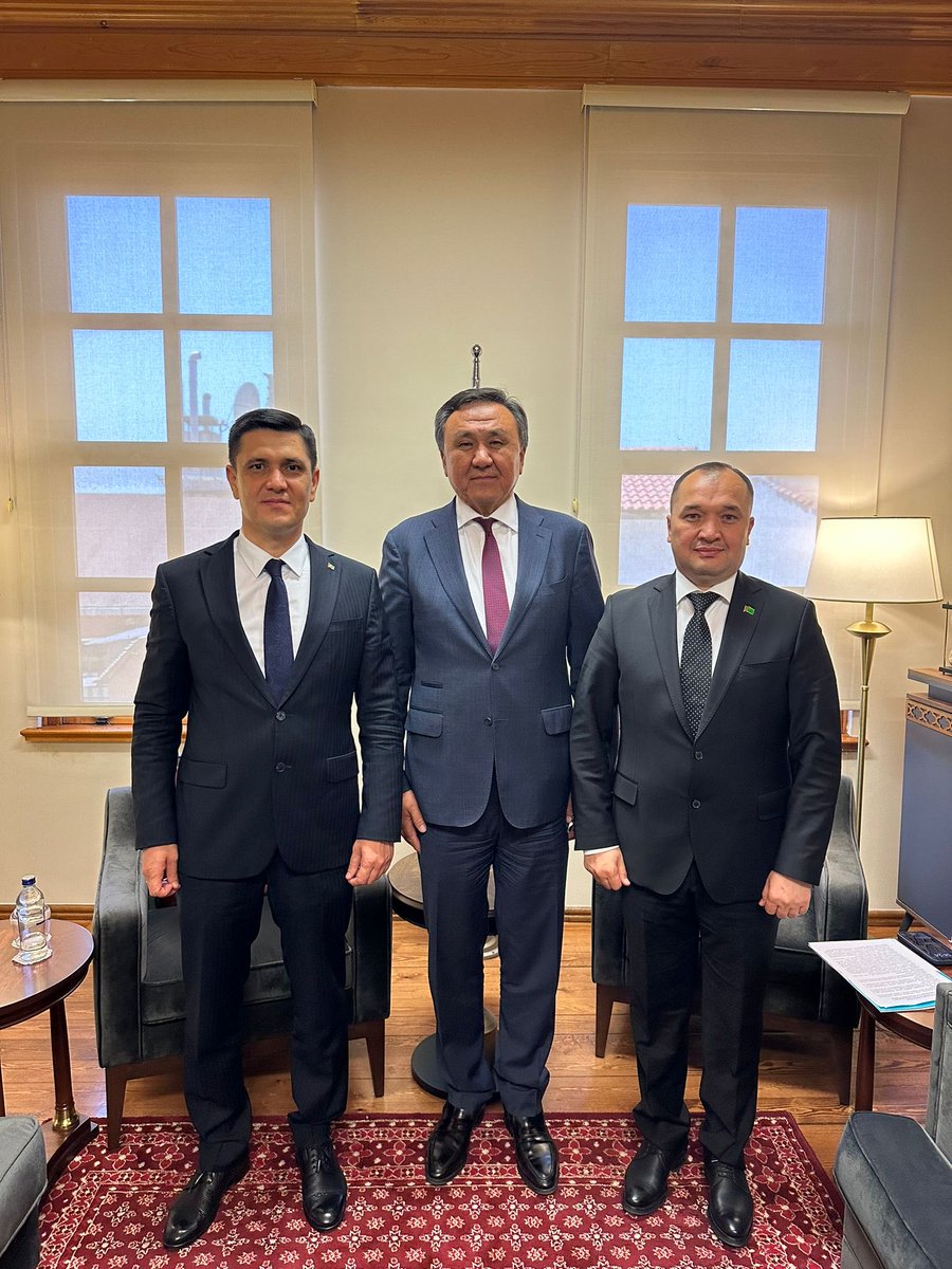 23 Haziranda Türkmenistan'ın Türkiye Büyükelçisi Sayın Mekan Ishanguliev ve Başkonsolos Sayın Muratgeldi Seyitmammedov'u TDT Sekretaryasında kabul ettim. İşbirliğimizi daha da derinleştirme ve karşılıklı bağları güçlendirme konularında verimli görüşmeler gerçekleştirdik.