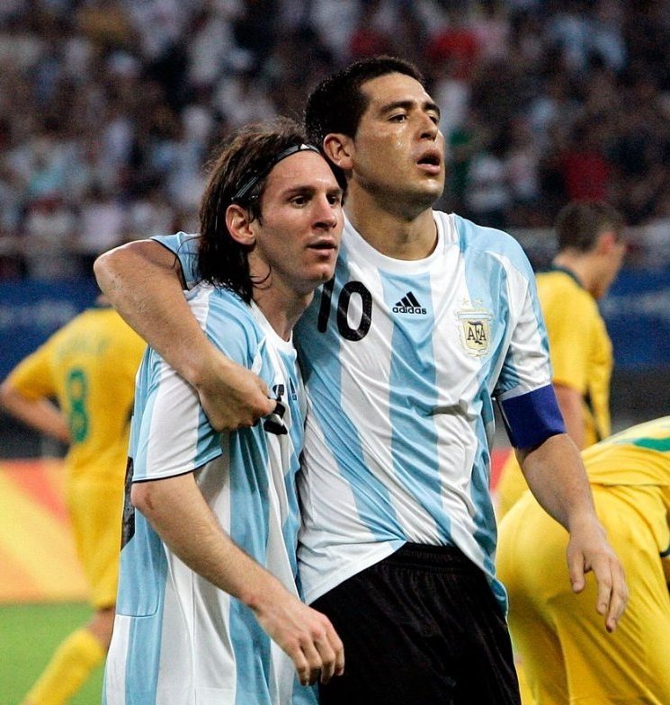🚨💣 ULTIMO MOMENTO

Messi NO ASISTIRÁ a la despedida de Riquelme ya que tiene OTROS COMPROMISOS.

vía <a href="/SoyListorti/">José Maria Listorti</a>