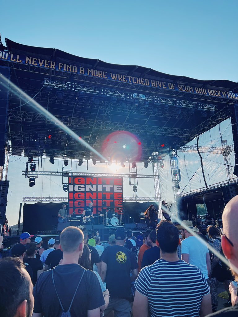 gingy_love's tweet photo. Okay, i have special place in my heart for guys with long hair, but have u heard these folks playin’ live?!?!
🖤🖤🖤
@ignite2
#uspunk https://t.co/bGt9VBeasy