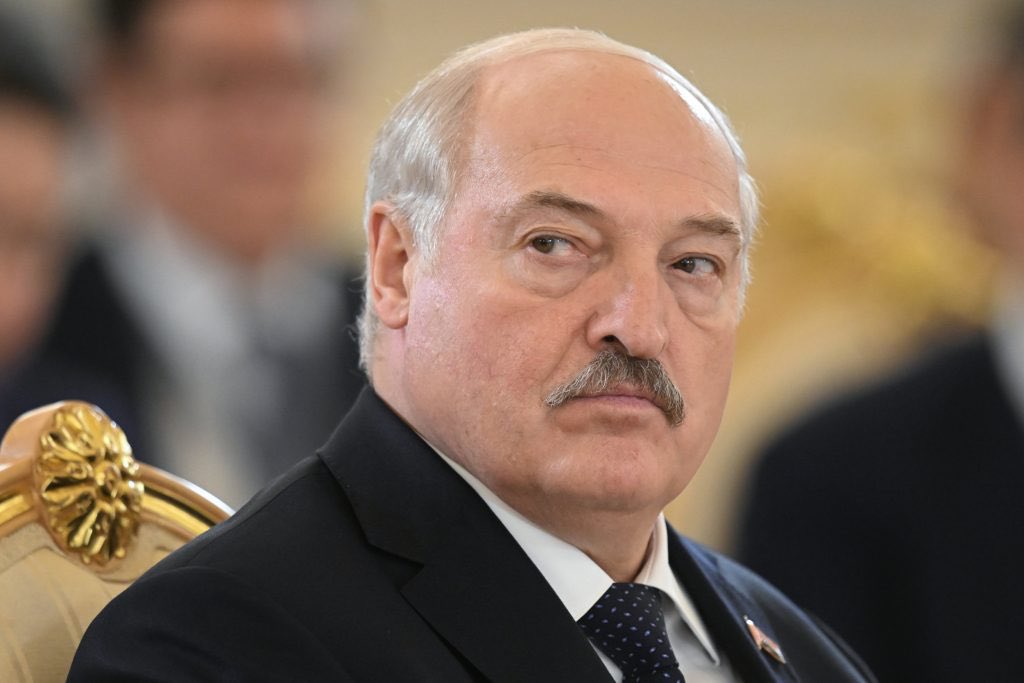 🚨Wagner Update🚨

According to press release from Belarusian government, Prigozhin has agreed to de-escalate and halt the movement of PMC Wagner troops to Moscow. 

The deal was orchestrated by Belarusian President, Lukashenko.

theatlasnews.co/conflict/2023/…