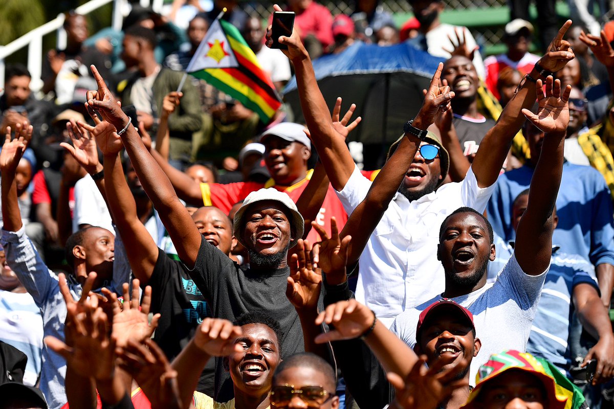 ryanburl3's tweet image. How amazing was the crowd today! Honestly felt like we had 12 players on the park! Thank you so much for the incredible turnout 🙌🇿🇼