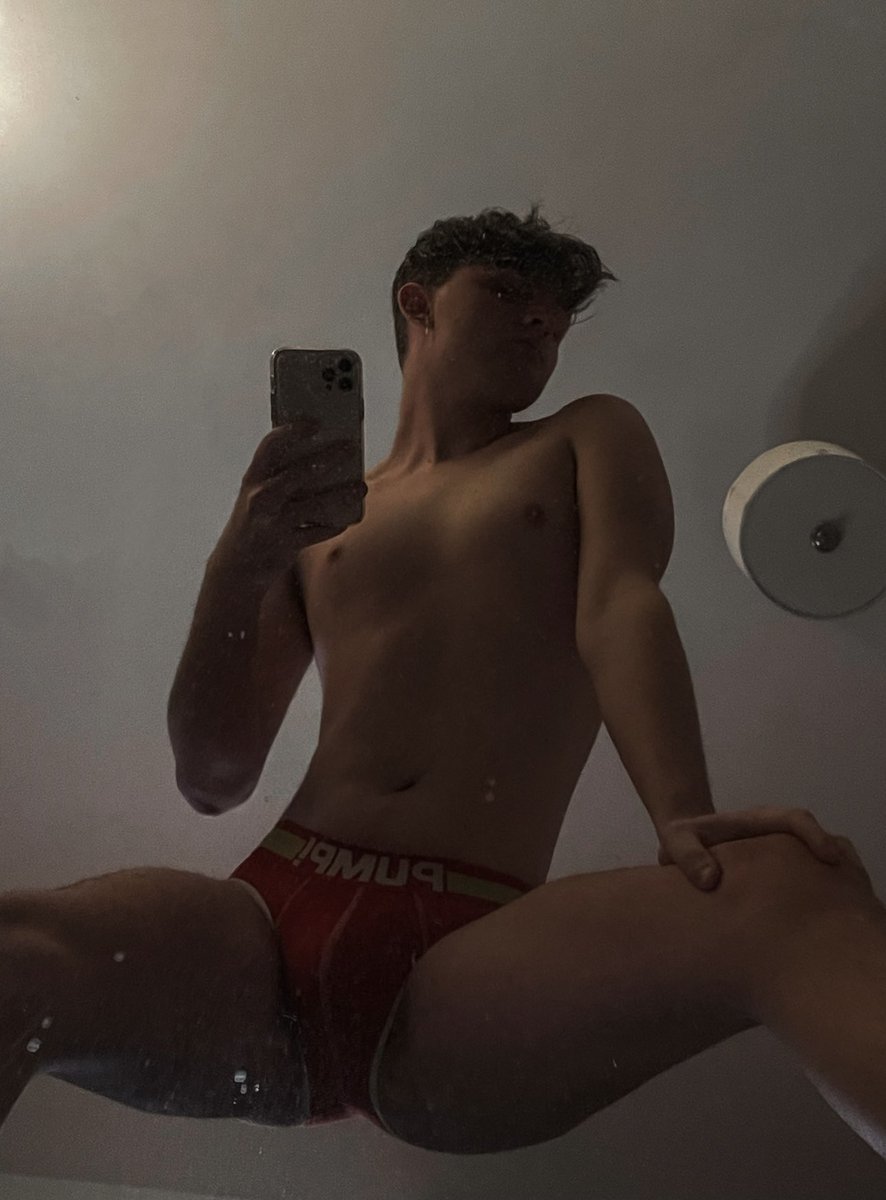 twunkslayer's tweet photo. Imma sit on u https://t.co/jRB8u4Aiyk