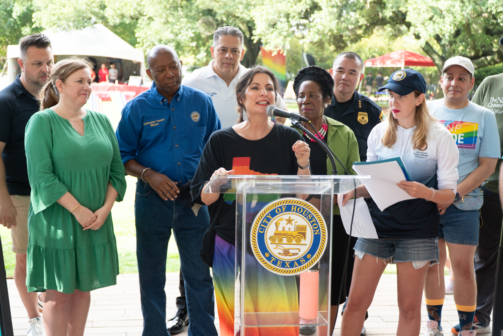 HCPrecinct4's tweet photo. Happy Pride! ๐
This morning, Commissioner @LesleyBrionesTX joined Houston City Councilwoman @AbbieKamin for the Families with Pride festival at #LevyPark.
@houmayor @SylvesterTurner @RepFletcher @JacksonLeeTX18
#Pride2023 #HarrisCounty #HCPrecinct4 #HouNews https://t.co/lHXyzp1a3G