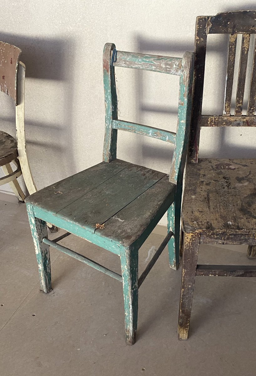misa_stastna's tweet photo. I have currently chairs project,collect all old chairs around house and renewing them, this one is really old and in bad shape.will be use as a decoration. Blue didnt cooperated๐๐คฆ๐ผโโ๏ธ.
#renew #fromoldtonew #chair #britishblue https://t.co/Btw6JZXflV