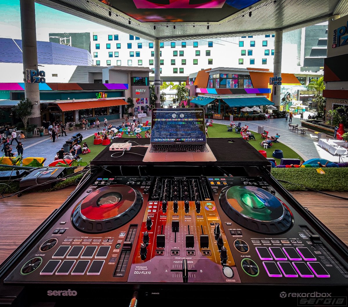 djsergiopr's tweet photo. Primer "TURNO" de hoy 😆🎶🏝️😎
#distritotmobile #distrito #prodj https://t.co/nEmMpAY4G5