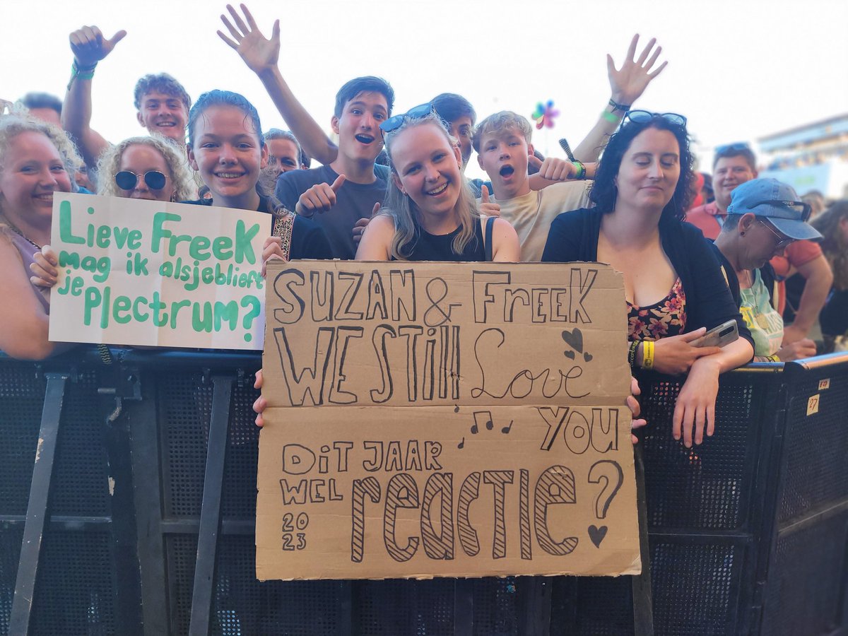 Michelle uit Kapelle stond vorig jaar op #cas ook vooraan bij @SuzanenFreek. Toen zagen ze haar niet. Dit jaar probeert ze het opnieuw