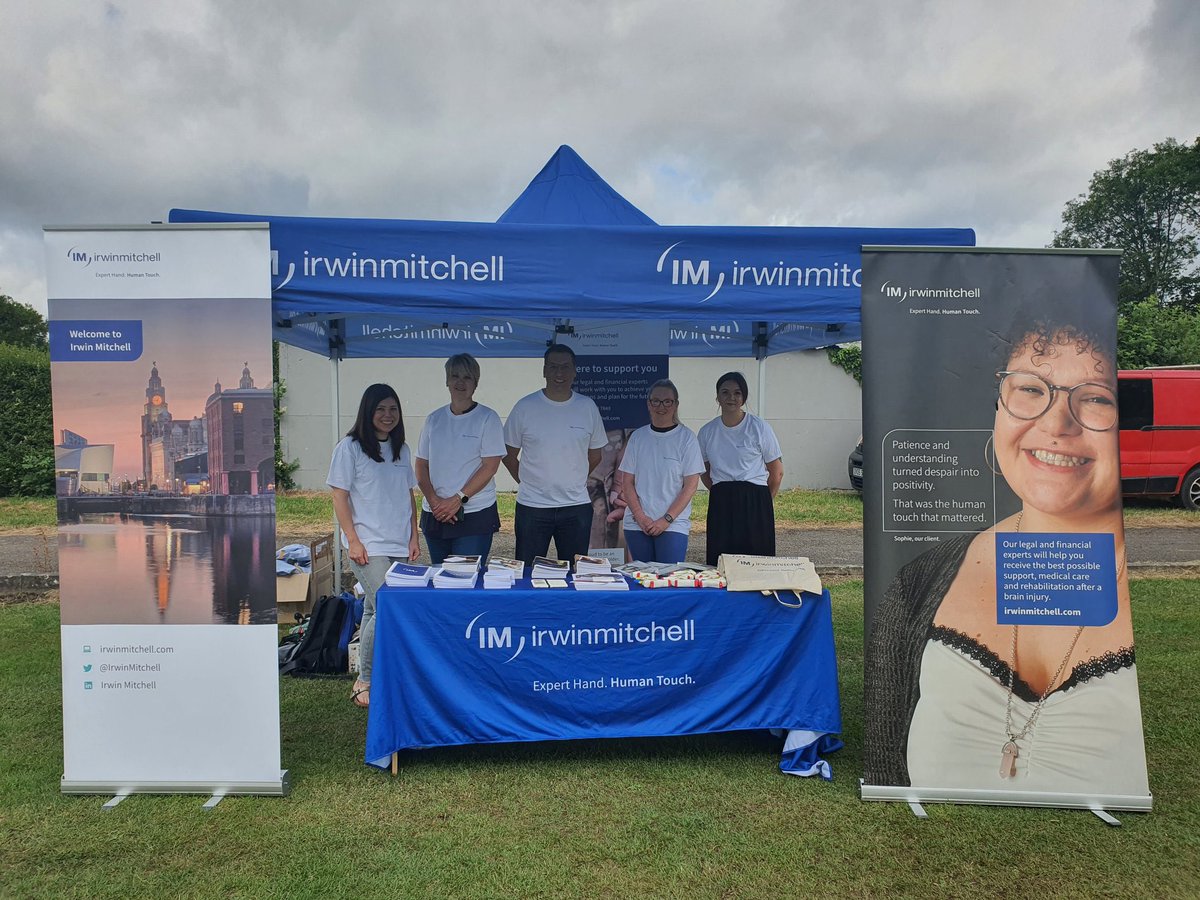 HannahDowling88's tweet photo. Gorgeous sunny morning spent at Warrington Armed Forces Day. Well we may not have had any donuts, but we did have squishy unicorns and face painting! @irwinmitchell @kim_fjacks @Palamoi1 @mpgarson @LWise44058483 #armedforcesday 🏉🏆🦄 https://t.co/8bxV9QbenO