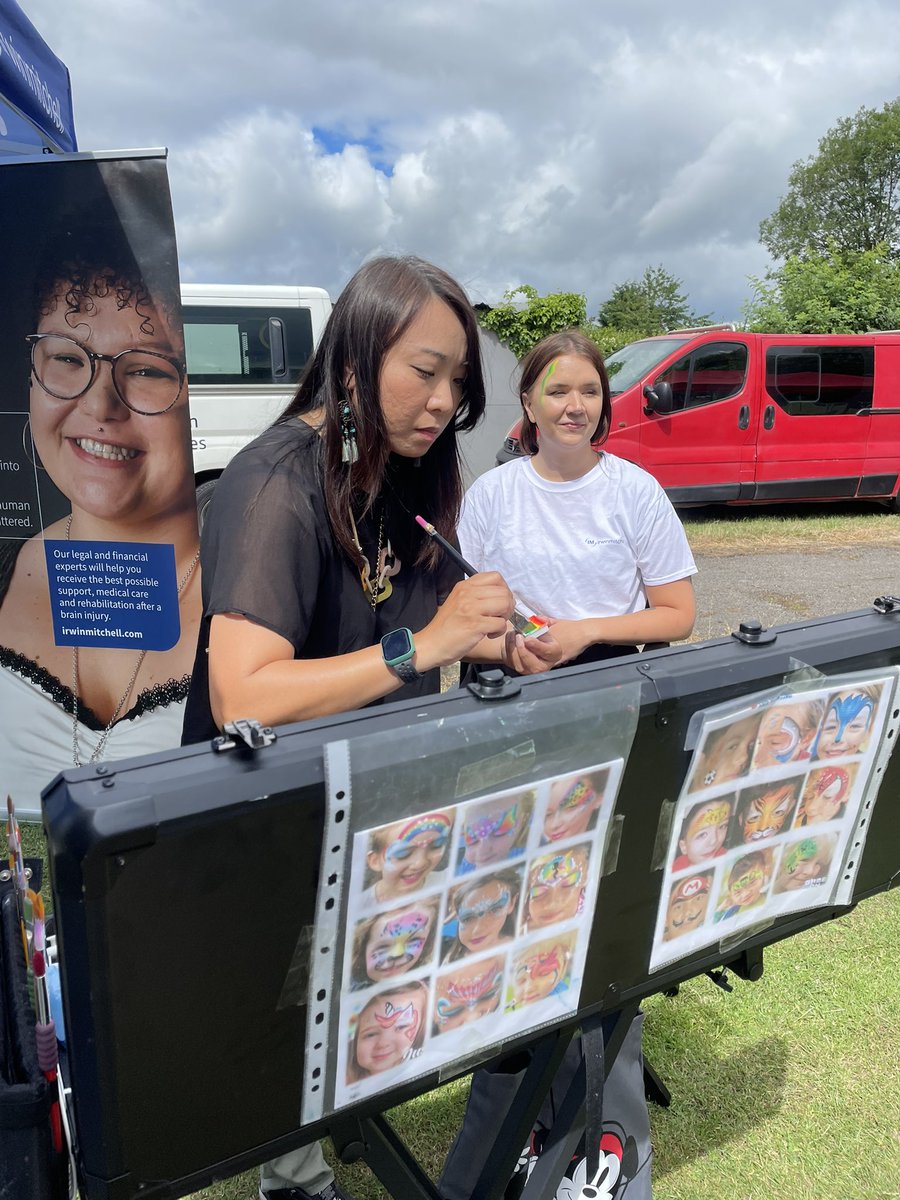 HannahDowling88's tweet photo. Gorgeous sunny morning spent at Warrington Armed Forces Day. Well we may not have had any donuts, but we did have squishy unicorns and face painting! @irwinmitchell @kim_fjacks @Palamoi1 @mpgarson @LWise44058483 #armedforcesday 🏉🏆🦄 https://t.co/8bxV9QbenO