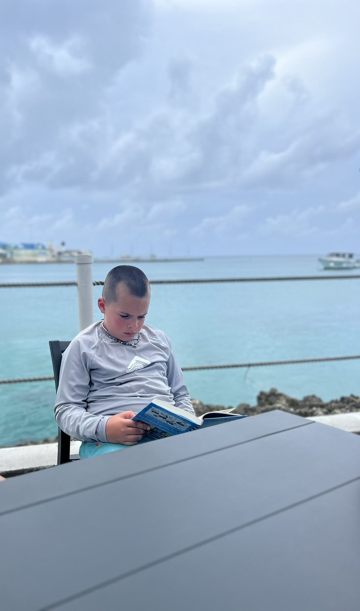 ErARazzi's tweet photo. Dylan Daddona might be in The Grand Cayman Island but his love for reading is always there thanks to his wonderful teachers over the years Mrs. Eckers, Mrs. Schiller, Ms. Walsh & Ms. Scianimanico! @OceansideSch2 @OSchoolsPR #osdgoread ๐ฅฐ #TeachersWhoCare https://t.co/EbOXEHGXjE