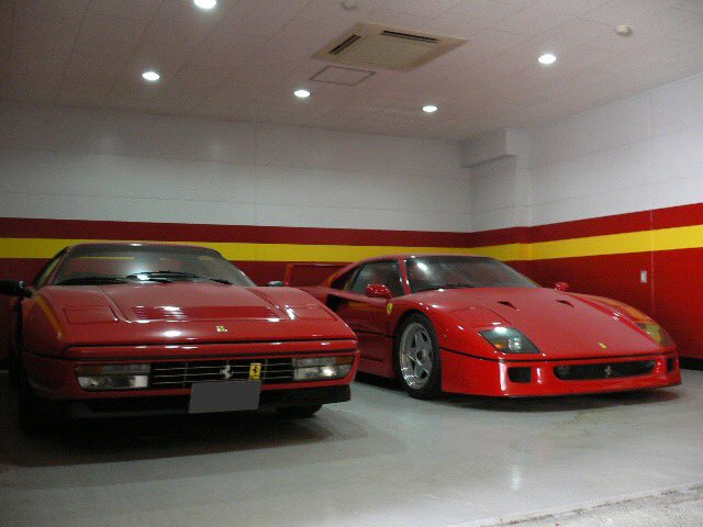 十数年前のガレージライフ！328はうちに来てくれて今年で35年目かなF40は今年で27年目！俺、今年で55歳😊✌️
うちに来てくれてありがとう🙏🏼
#GarageLife
#Ferrari328GTB
#FerrariF40