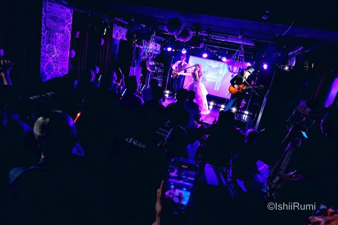 先日の「Romantic Castle Vol.5」  ご来場の皆様、出演者、スタッフの皆様ありがとうございました😊  今回、石井さんに素敵なお写真を撮っめ頂きました📷  他の出演者の方の写真もとっても素敵ですので是非ご覧ください^<a href="/tag/%E3%83%AC%E3%82%B3%E3%83%BC%E3%83%87%E3%82%A3%E3%83%B3%E3%82%B0"class="tags"><span>#レコーディング</span></a><a href="/tag/helix"class="tags"><span>#helix</span></a><a href="/tag/line6"class="tags"><span>#line6</span></a><a href="/tag/variax"class="tags"><span>#variax</span></a>