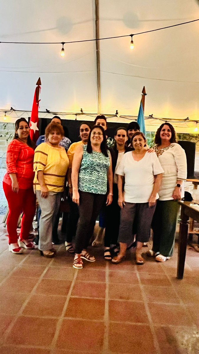 DazMayln's tweet photo. Por parte de la Municipalidad de Villa Nueva, se realiza acto de reconociemiento para los colaboradores de la mision medica cubana.                      #SomosCuba #SomosContinuidad https://t.co/683HiYPnVv