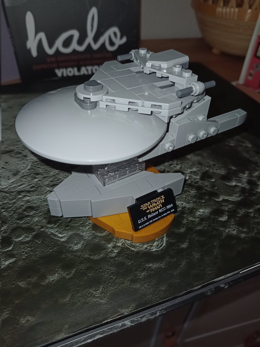 diffusSchall's tweet photo. Weil ich gerade im Flow war hab ich auch gleich die U.S.S. Reliant auf Kiel gelegt.
#klemmbaustein #LEGO #statrek #ussreliant #reliant #sf #scifi #scifiart #Sciencefiction #model #thewrathofkhan #Cinema #movies https://t.co/wu5n2bq8s1