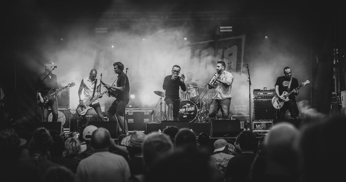 Quel moment A.M.A.Z.I.N.G au Chant des Grôles ! Public et Festival en OR ! #Vivonne #Poitiers CPhoto : Plume bleue Vidéo 😎