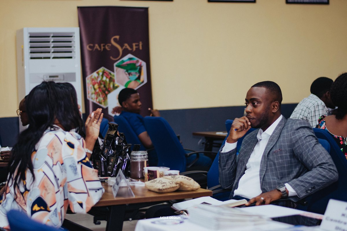 scrdc243's tweet photo. Jour 3 de la Semaine canadienne en RDC 🇨🇩🇨🇦
Rencontres B2B à la FEC.
Une occasion pour les entreprises et entrepreneurs d'élargir leur réseau et de présenter leurs produits et services. https://t.co/glwWk42Bgy
