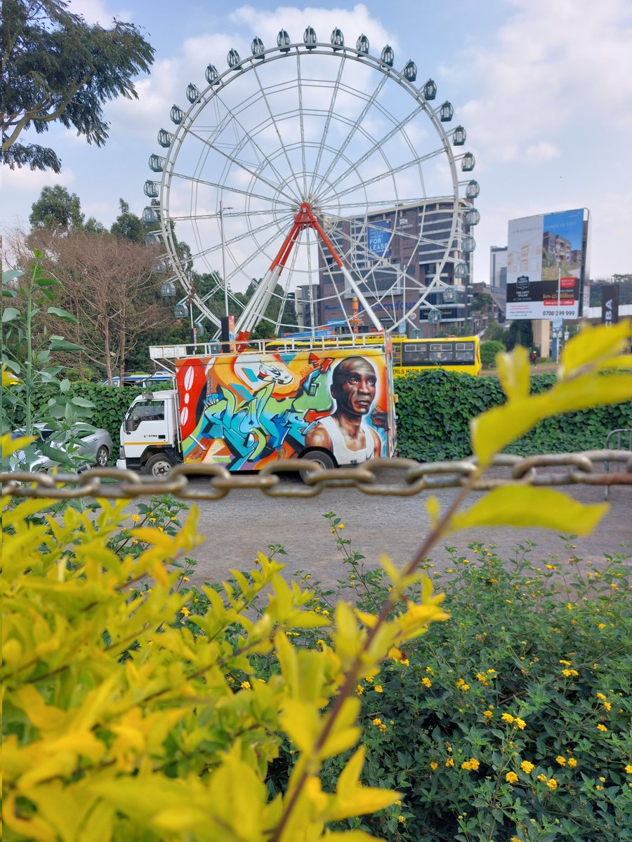 The GOAT @EliudKipchoge's mural featuring the Eye of Kenya 🇰🇪 

Shot from Anzana Gardens #FolkFusion